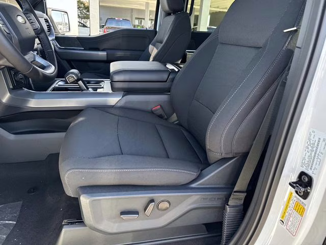 2025 Oxford White Ford F-150 XLT 4X4 Truck