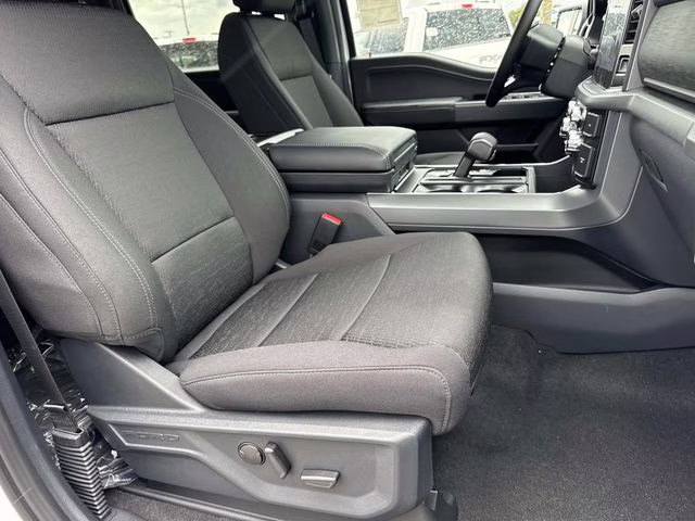 2025 Oxford White Ford F-150 XLT 4X4 Truck