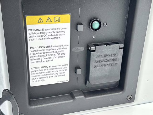 2025 Oxford White Ford F-150 XLT 4X4 Truck