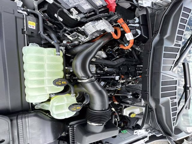 2025 White Metallic Ford F-150 Lariat 4X4 Truck