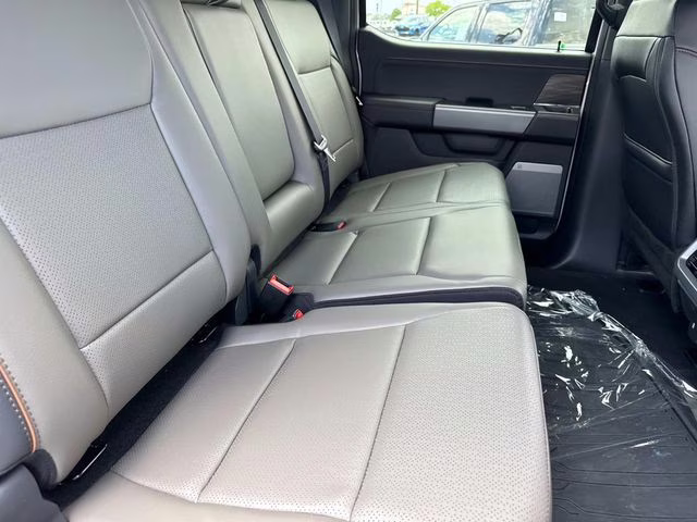 2025 White Metallic Ford F-150 Lariat 4X4 Truck