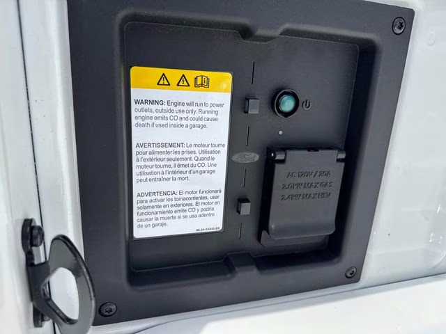 2025 White Metallic Ford F-150 Lariat 4X4 Truck