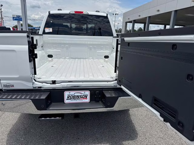 2025 White Metallic Ford F-150 Lariat 4X4 Truck
