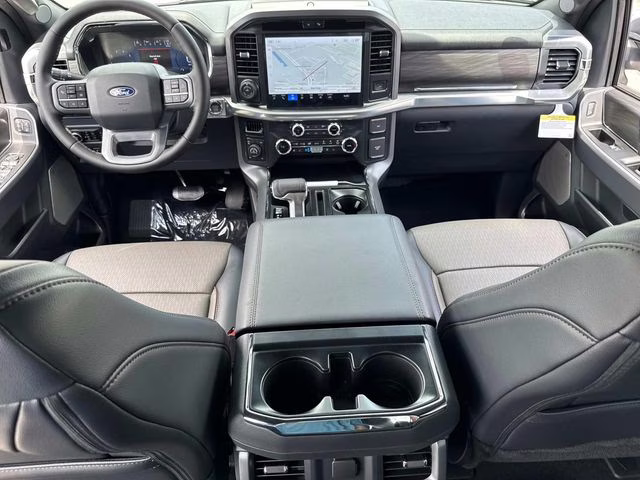 2025 White Metallic Ford F-150 Lariat 4X4 Truck