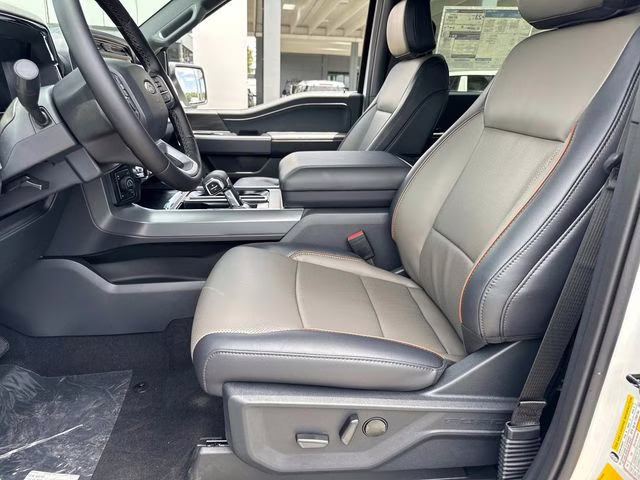 2025 White Metallic Ford F-150 Lariat 4X4 Truck