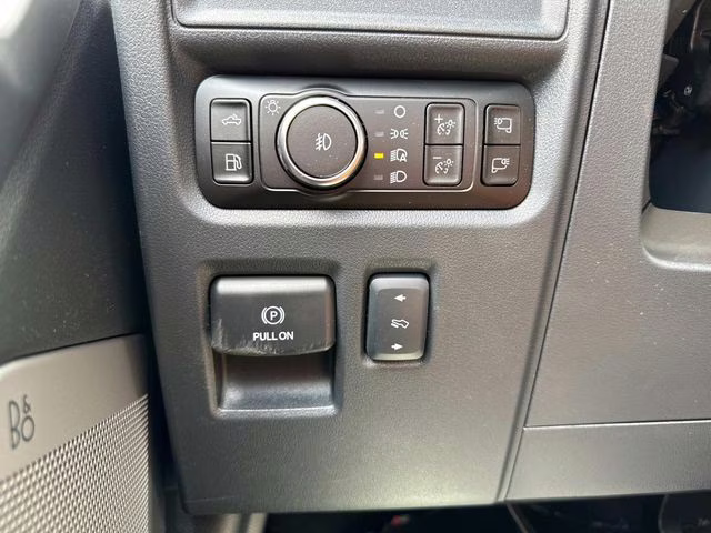 2025 White Metallic Ford F-150 Lariat 4X4 Truck