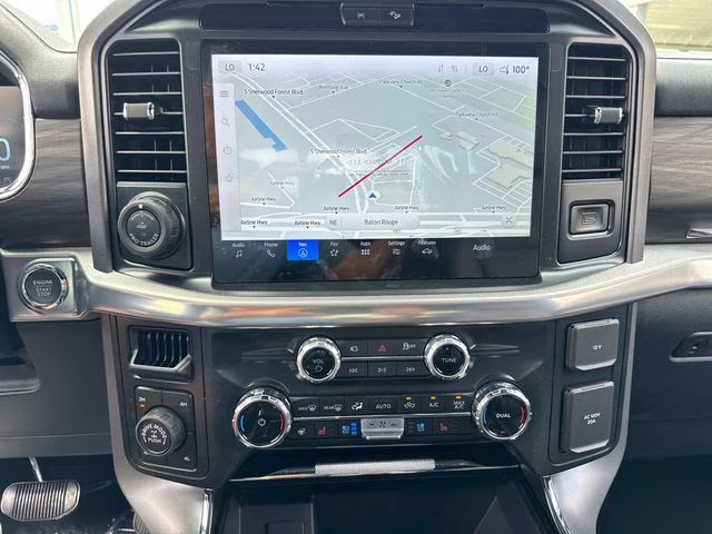 2025 White Metallic Ford F-150 Lariat 4X4 Truck