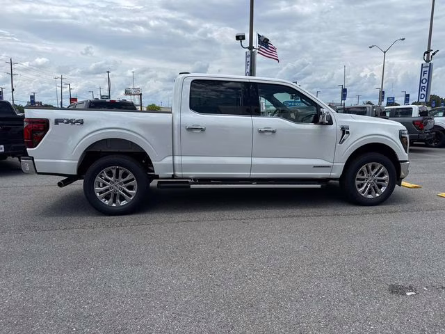 2025 White Metallic Ford F-150 Lariat 4X4 Truck