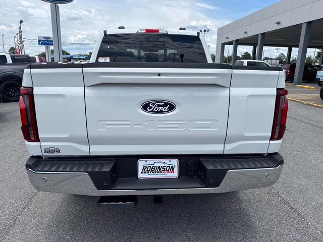 2025 White Metallic Ford F-150 Lariat 4X4 Truck