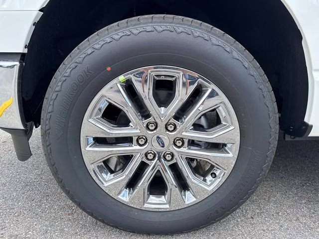 2025 White Metallic Ford F-150 Lariat 4X4 Truck