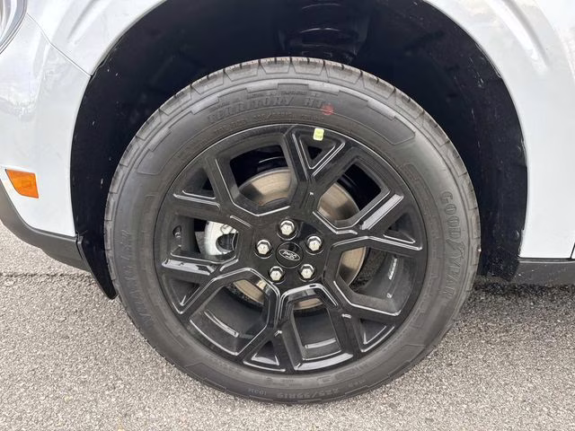 2026 White Metallic Ford Maverick Lariat AWD Truck