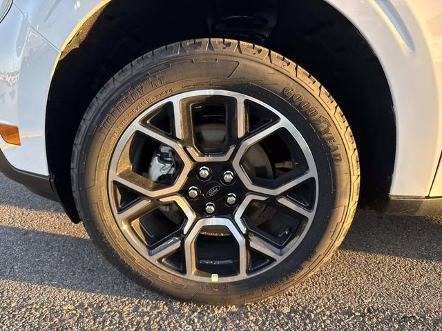 2026 Oxford White Ford Maverick Lariat AWD Truck