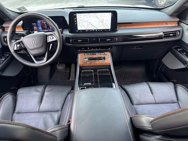 2025 White Metallic Lincoln Aviator Black Label AWD SUV