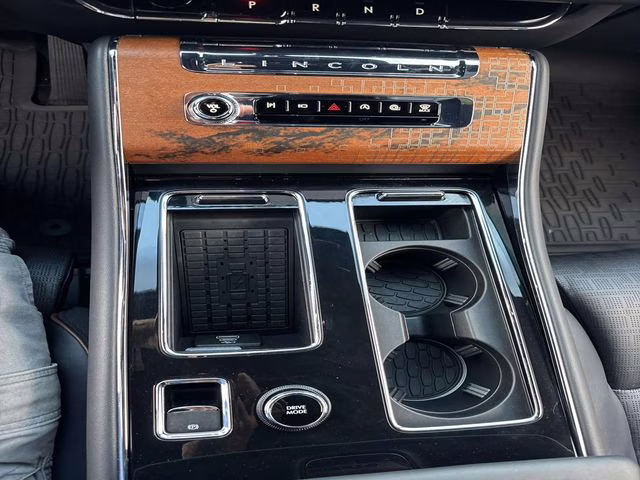 2025 White Metallic Lincoln Aviator Black Label AWD SUV