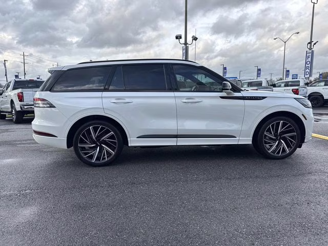2025 White Metallic Lincoln Aviator Black Label AWD SUV
