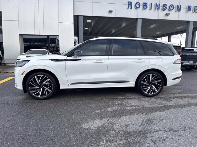 2025 White Metallic Lincoln Aviator Black Label AWD SUV