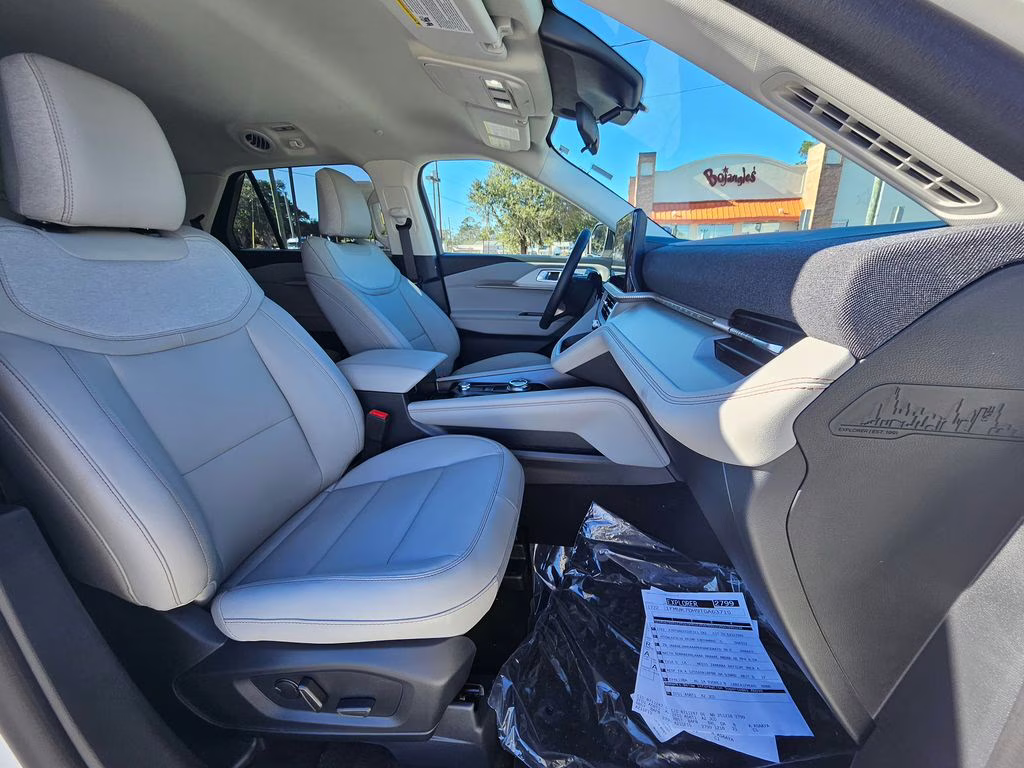 2026 Star White Metallic Tri-Coat Ford Explorer Active RWD SUV