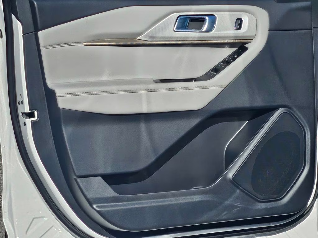 2026 Star White Metallic Tri-Coat Ford Explorer Active RWD SUV