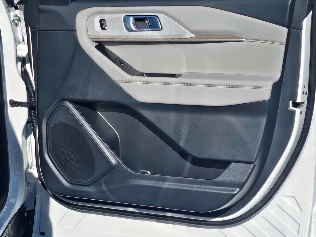 2026 Star White Metallic Tri-Coat Ford Explorer Active RWD SUV