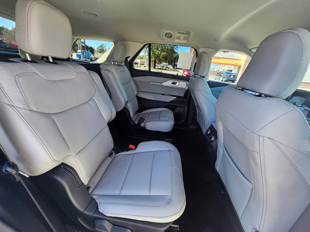 2026 Star White Metallic Tri-Coat Ford Explorer Active RWD SUV