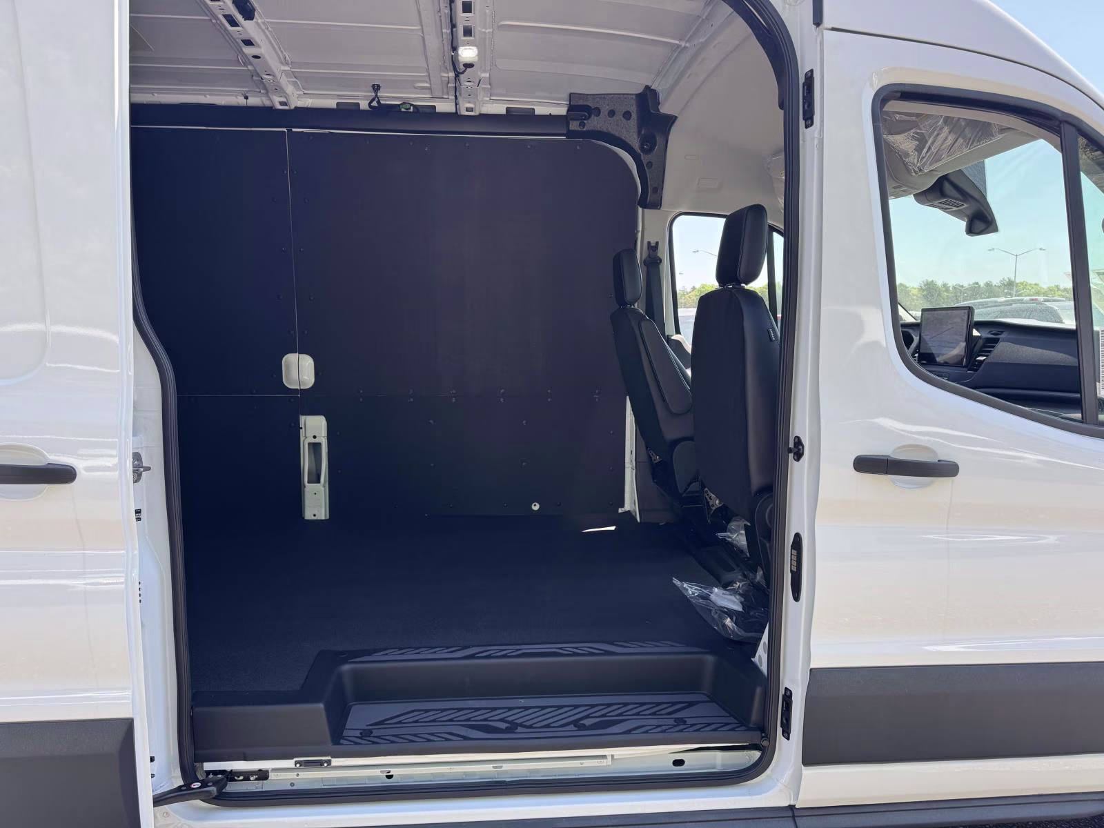2026 Oxford White Ford Transit Cargo Van T-250 148 Med Rf 9150 GVWR RWD RWD Van