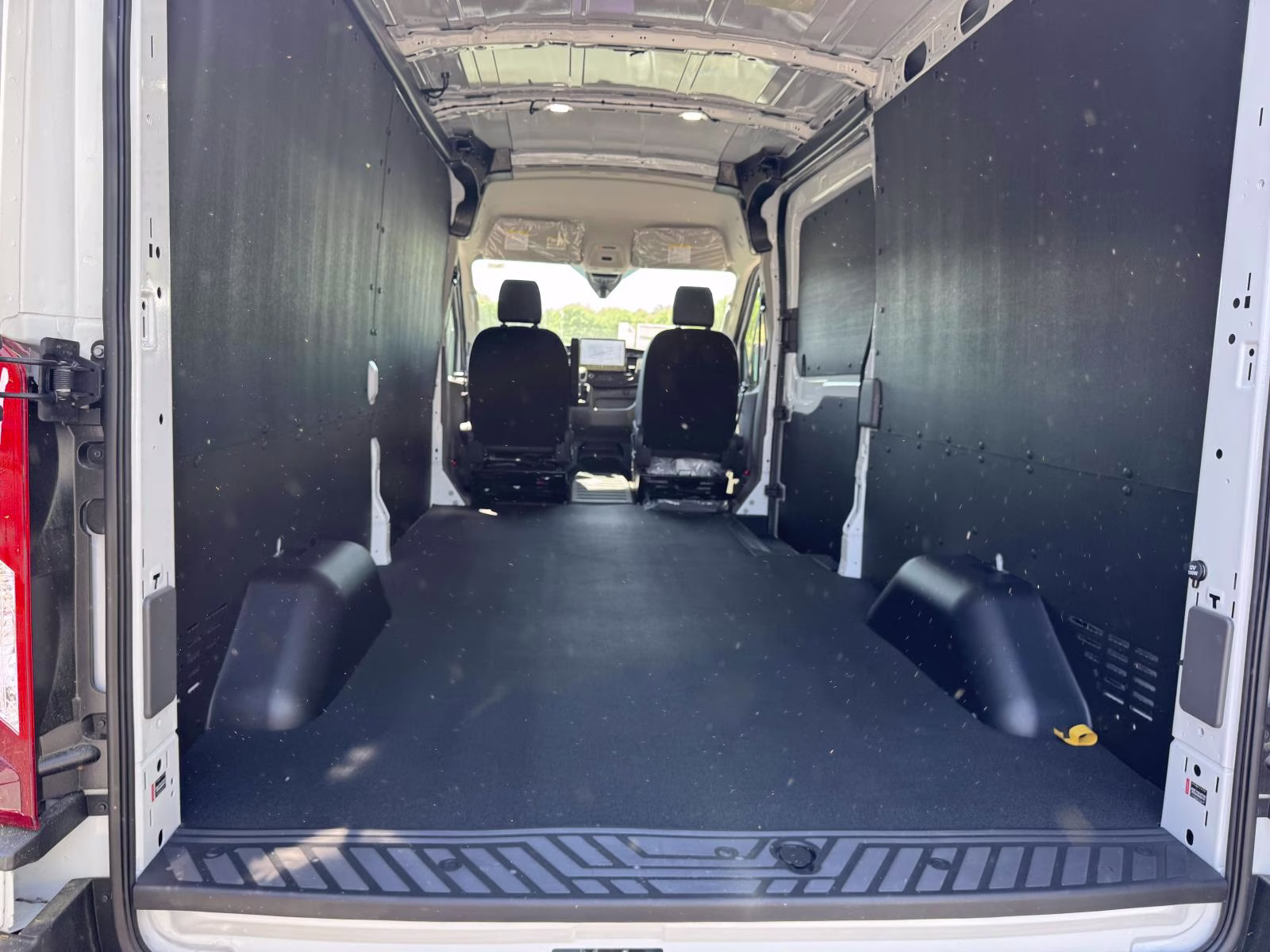 2026 Oxford White Ford Transit Cargo Van T-250 148 Med Rf 9150 GVWR RWD RWD Van