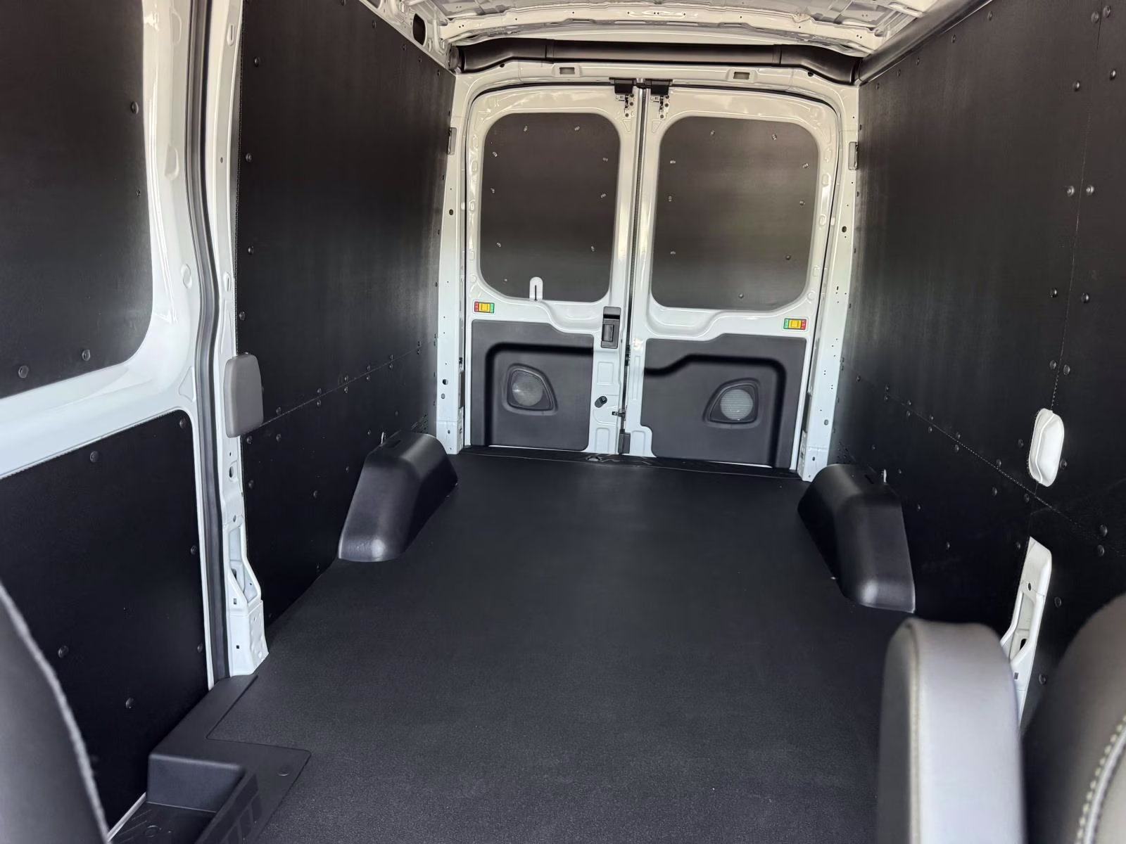 2026 Oxford White Ford Transit Cargo Van T-250 148 Med Rf 9150 GVWR RWD RWD Van