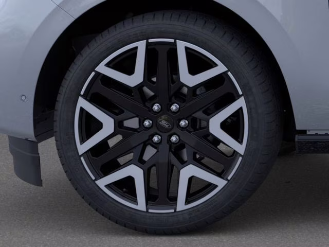 2026 Glacier Gray Metallic Tri-Coat Ford Expedition Max Platinum 4X4 SUV