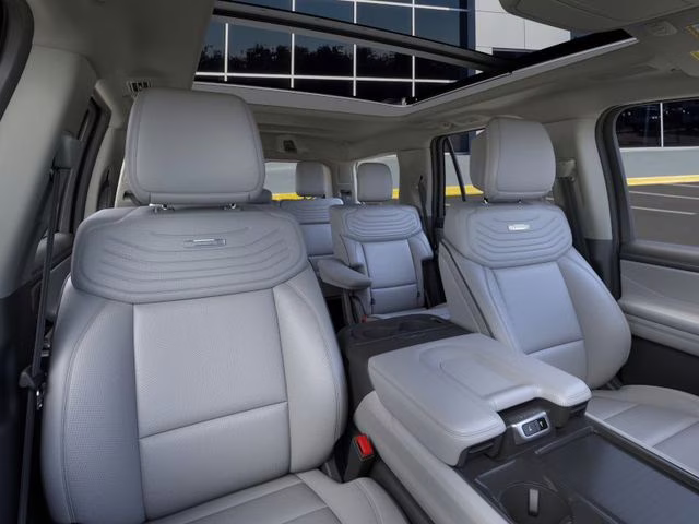 2026 Star White Metallic Tri-Coat Ford Expedition Platinum 4X4 SUV