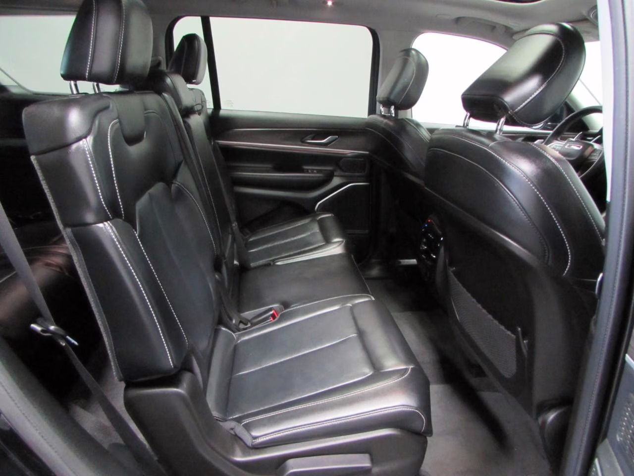 2021 Diamond Black Crystal Pearlcoat Jeep Grand Cherokee L Limited 4X4 SUV