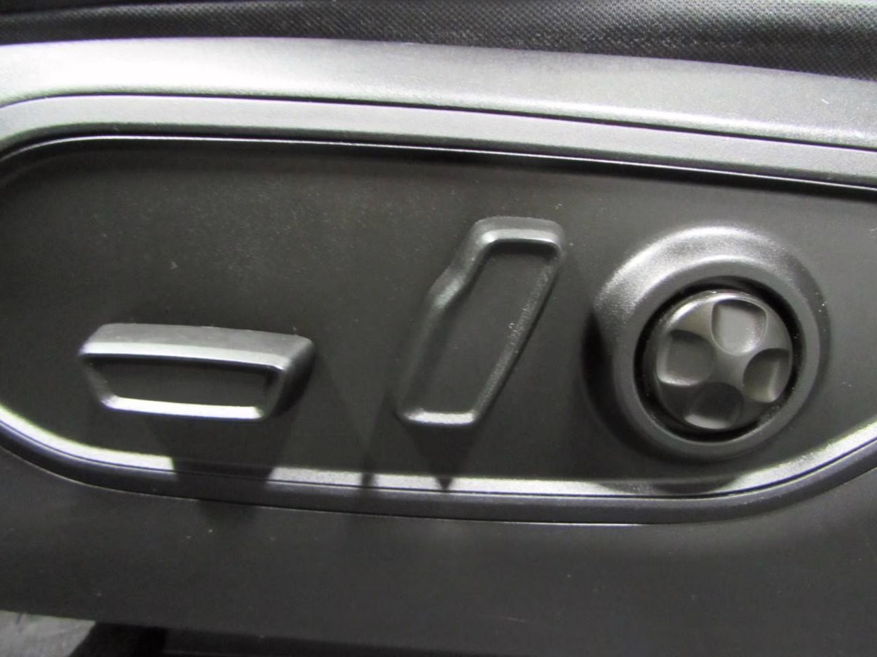 2021 Diamond Black Crystal Pearlcoat Jeep Grand Cherokee L Limited 4X4 SUV