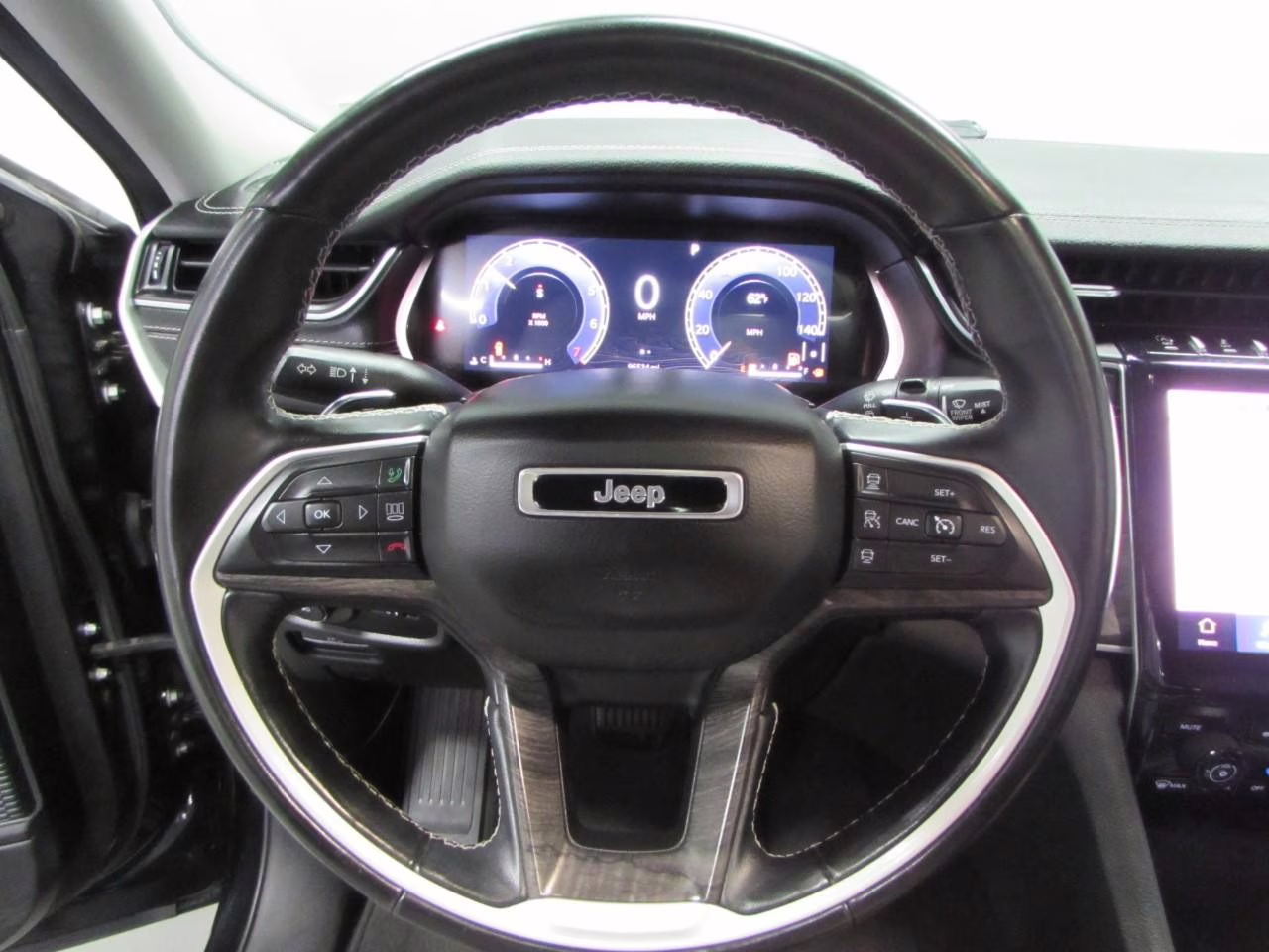 2021 Diamond Black Crystal Pearlcoat Jeep Grand Cherokee L Limited 4X4 SUV