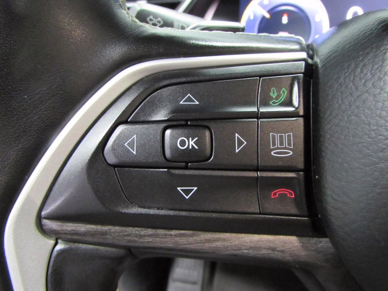 2021 Diamond Black Crystal Pearlcoat Jeep Grand Cherokee L Limited 4X4 SUV