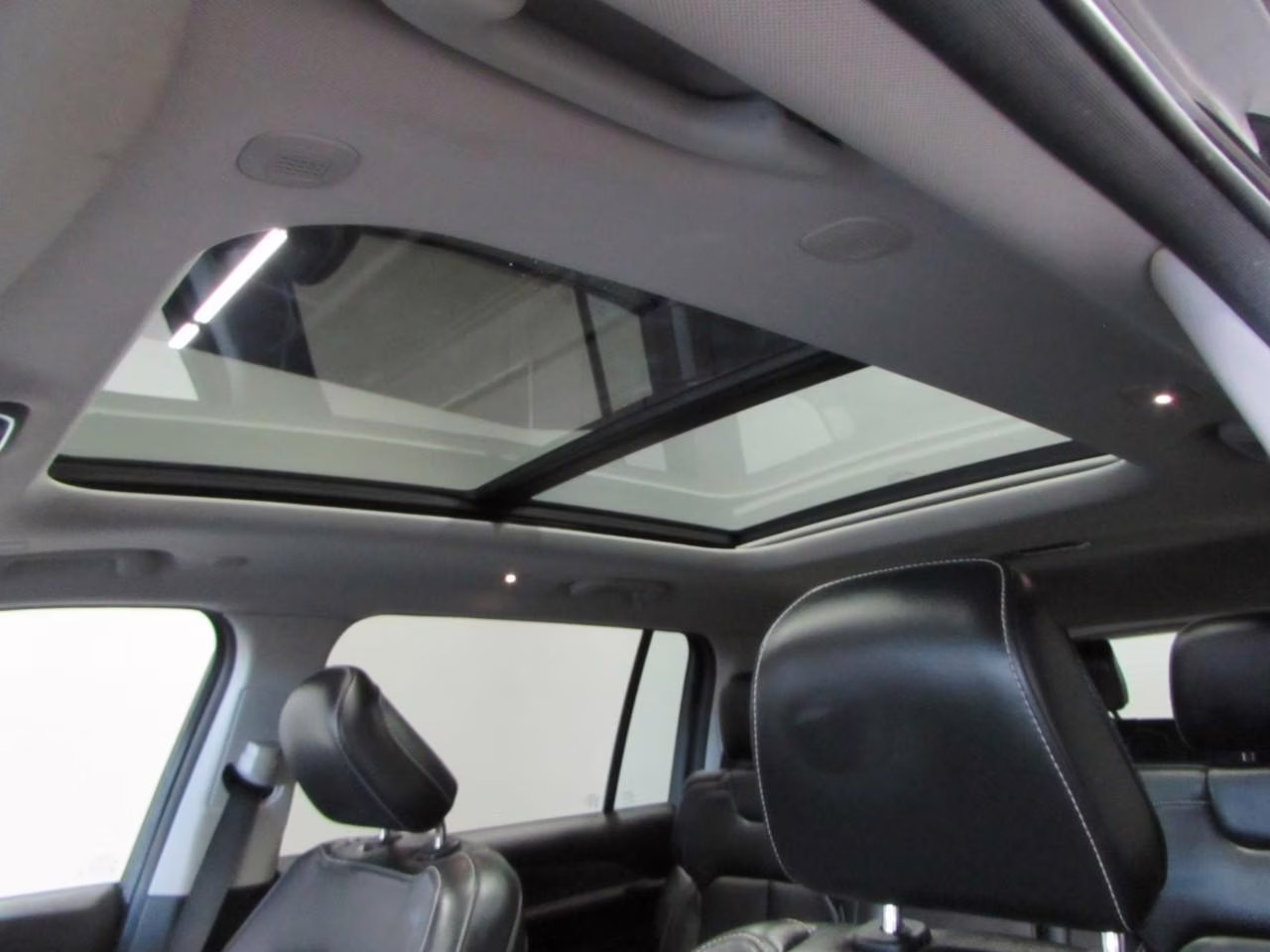 2021 Diamond Black Crystal Pearlcoat Jeep Grand Cherokee L Limited 4X4 SUV