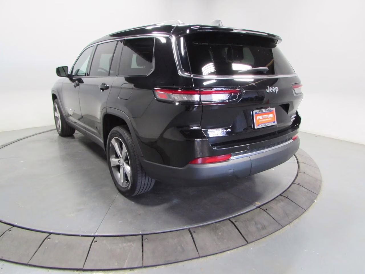 2021 Diamond Black Crystal Pearlcoat Jeep Grand Cherokee L Limited 4X4 SUV