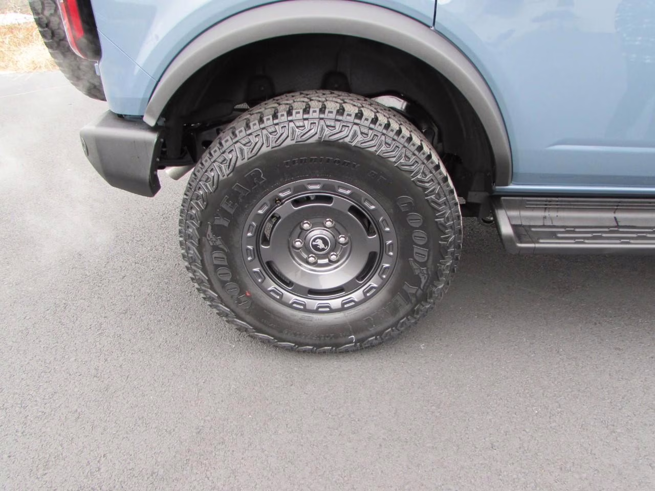 2025 Azure Gray Metallic Tri-Coat Ford Bronco Outer Banks 4X4 SUV