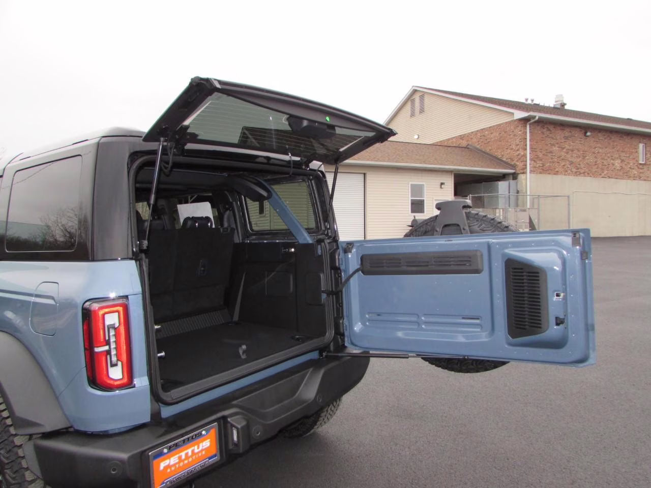 2025 Azure Gray Metallic Tri-Coat Ford Bronco Outer Banks 4X4 SUV