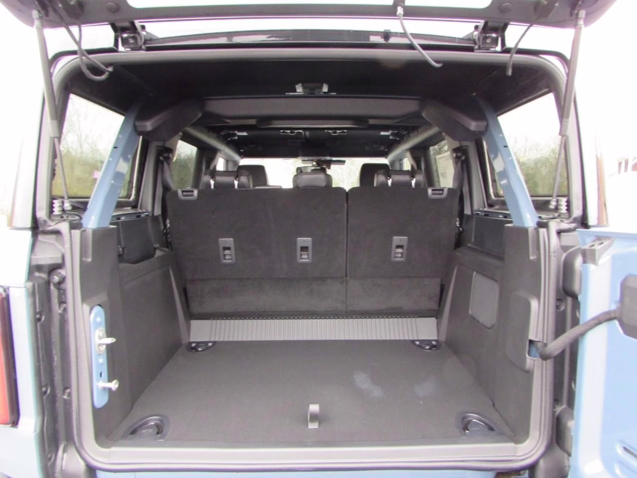 2025 Azure Gray Metallic Tri-Coat Ford Bronco Outer Banks 4X4 SUV