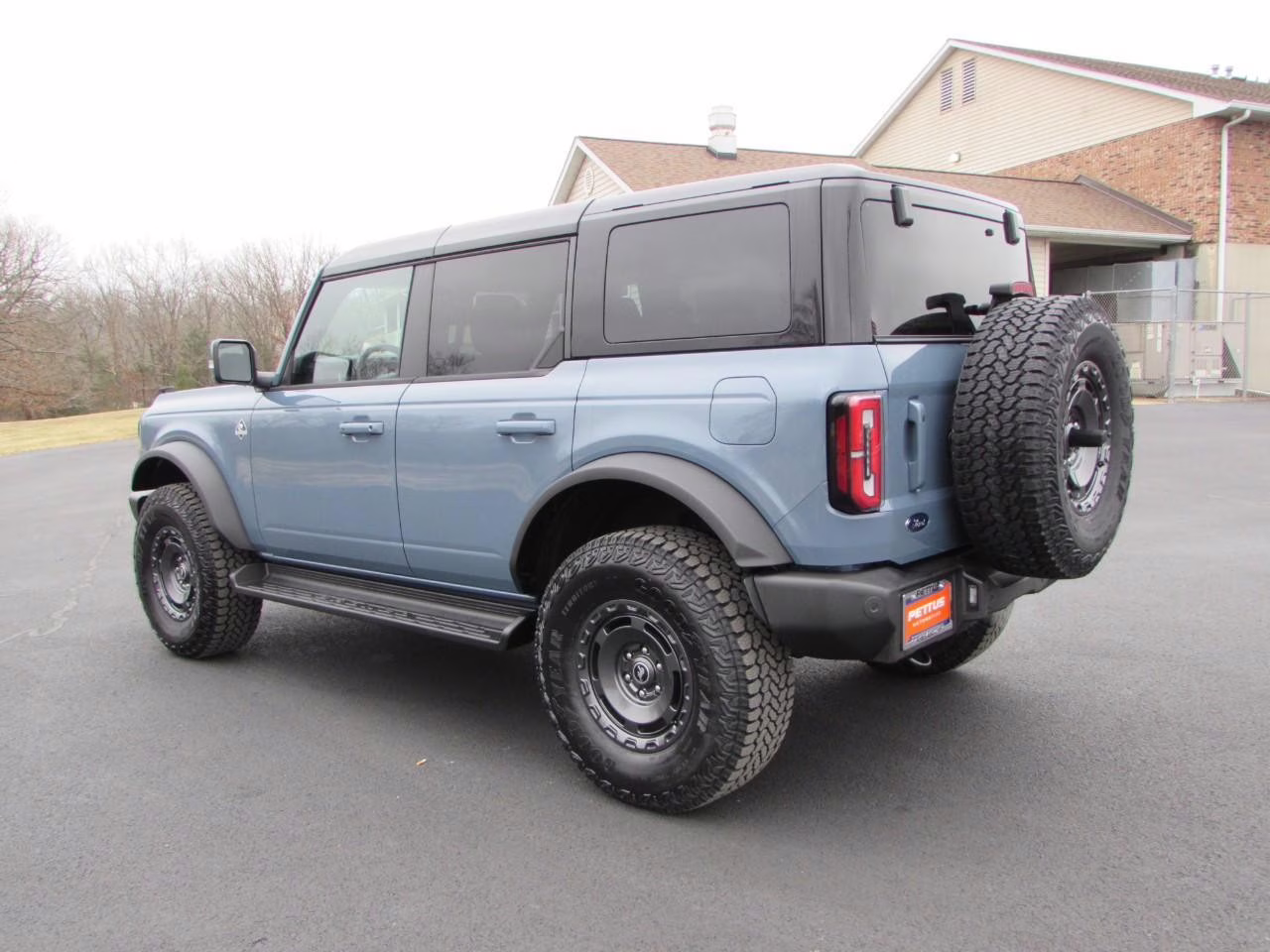 2025 Azure Gray Metallic Tri-Coat Ford Bronco Outer Banks 4X4 SUV