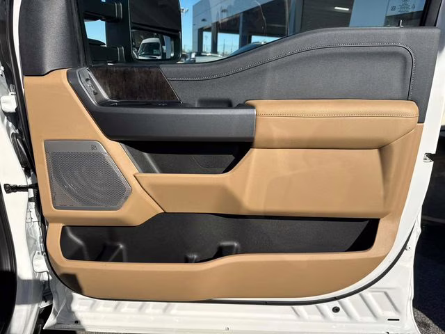 2026 White Metallic Ford Super Duty F-350 SRW Lariat 4X4 Truck