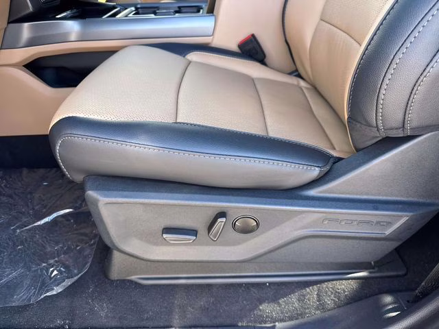 2026 White Metallic Ford Super Duty F-350 SRW Lariat 4X4 Truck