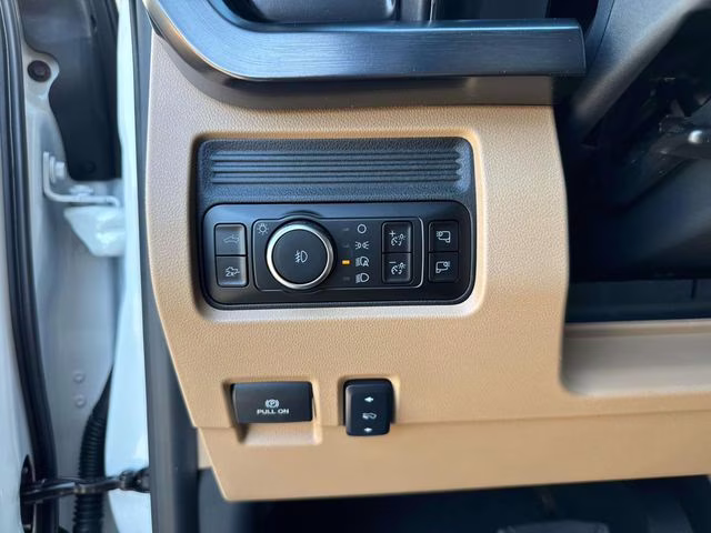 2026 White Metallic Ford Super Duty F-350 SRW Lariat 4X4 Truck