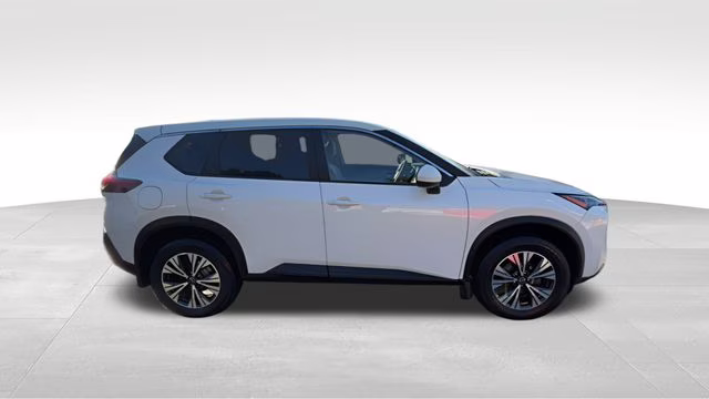 2023 Pearl White Tricoat Nissan Rogue SV AWD SUV