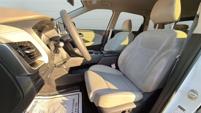 2023 Pearl White Tricoat Nissan Rogue SV AWD SUV