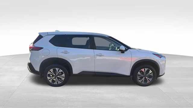 2023 Pearl White Tricoat Nissan Rogue SV AWD SUV