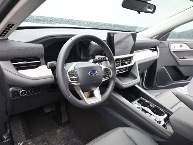 2026 White Metallic Ford Explorer Active 4X4 SUV