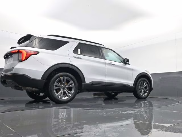 2026 White Metallic Ford Explorer Active 4X4 SUV