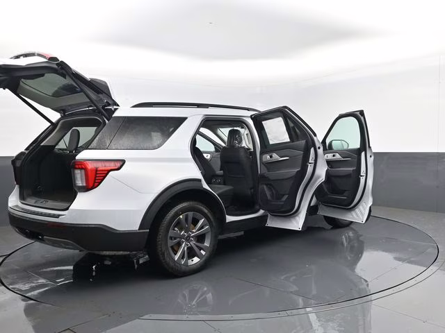2026 White Metallic Ford Explorer Active 4X4 SUV