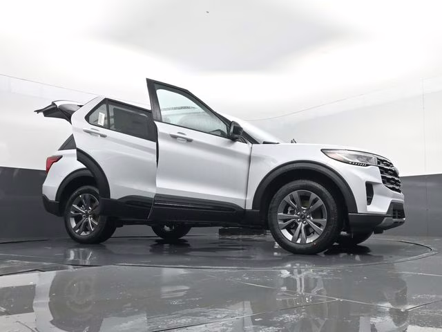 2026 White Metallic Ford Explorer Active 4X4 SUV