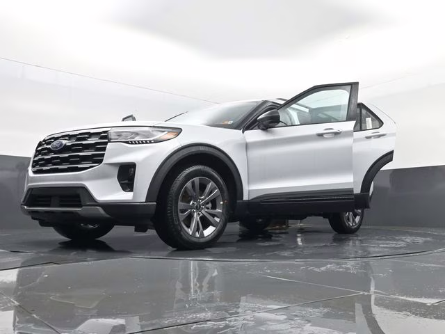 2026 White Metallic Ford Explorer Active 4X4 SUV